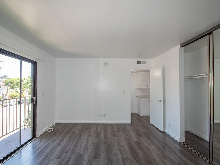 15128-44 Burbank Blvd — Photo 25