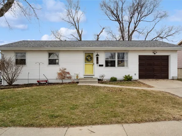 270 Lenora Dr NW, Cedar Rapids, IA 52405
