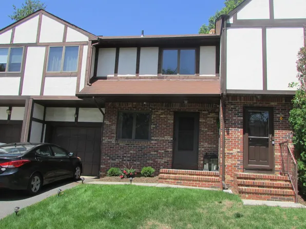 4 Leicester Ln, Ewing, NJ 08628