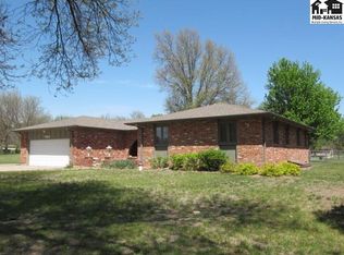 4104 Panorama Dr, Hutchinson, KS 67502