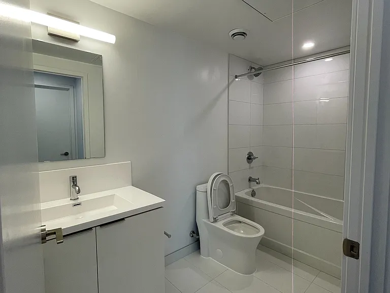 238 Simcoe St #1701 — Photo 8