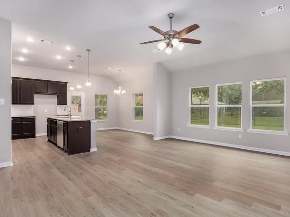 221 Inwood Dr, West Columbia, TX 77486