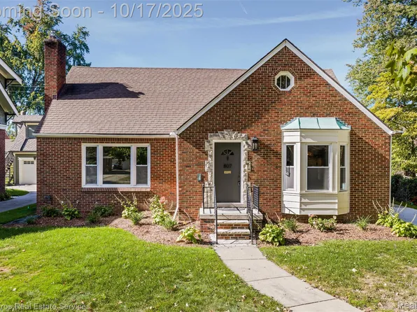 807 Barrington Rd, Grosse Pointe Park, MI 48230