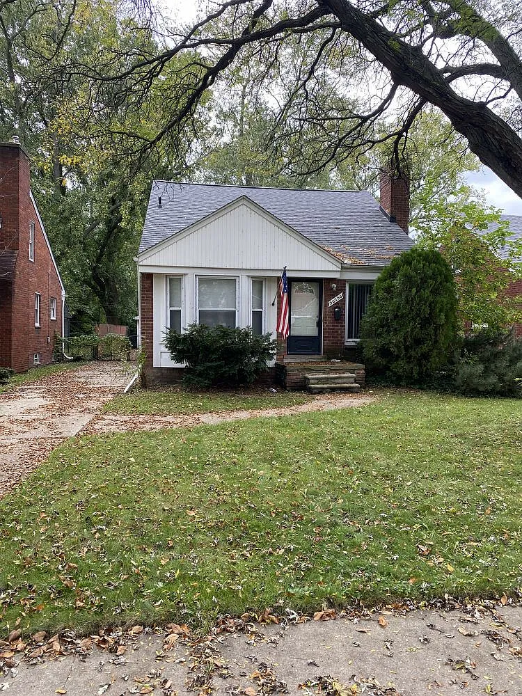 20250 Woodmont St photo 1
