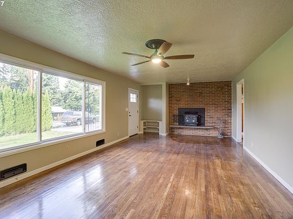 5th image of 5913 NE 58th St