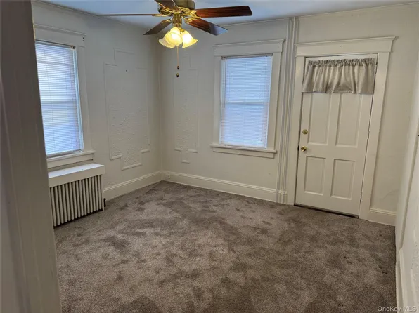 45 Smith St, Glen Cove, NY 11542