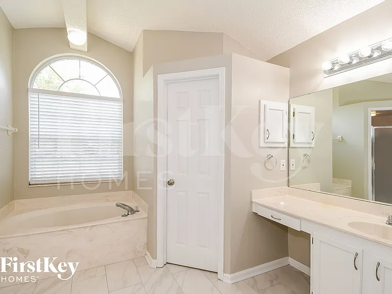 4630 Pebble Brook Dr — Photo 12