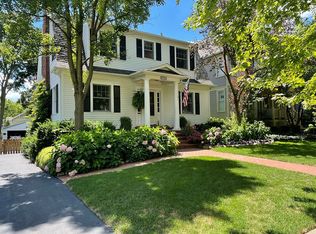 425 Meadow Ln, Libertyville, IL 60048
