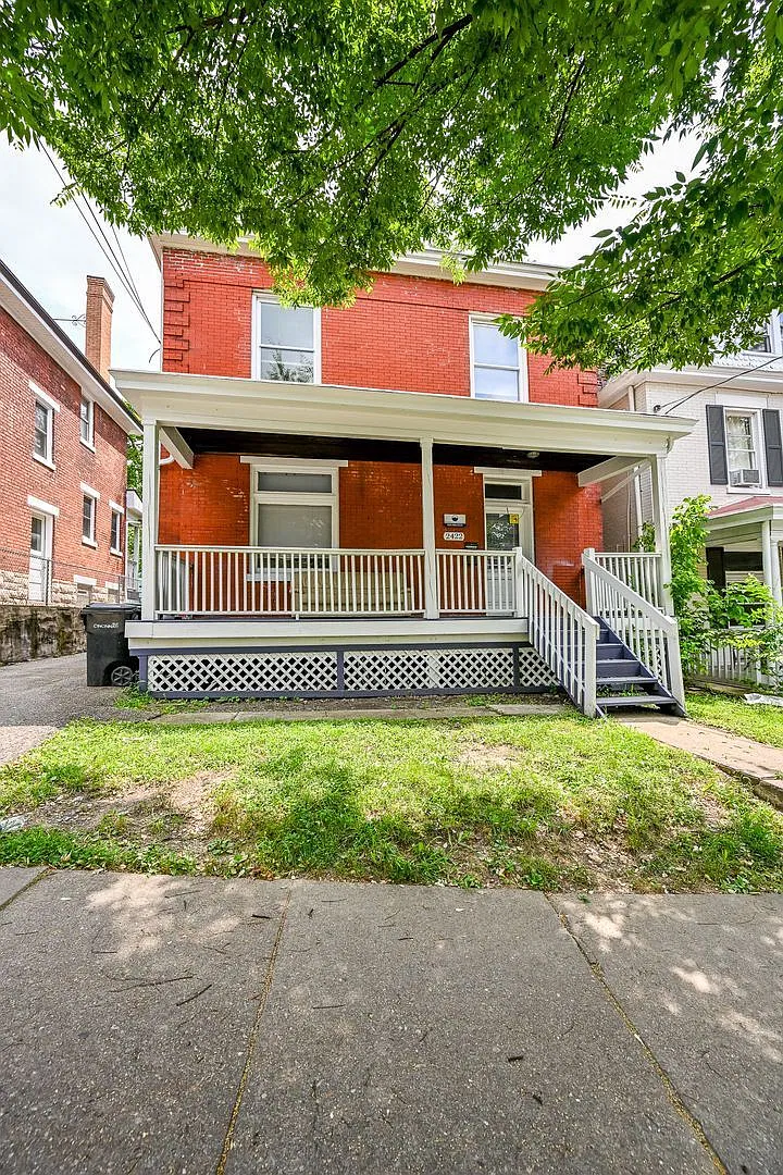 6 bed, 3.0 bath, $4,595 — Photo 2