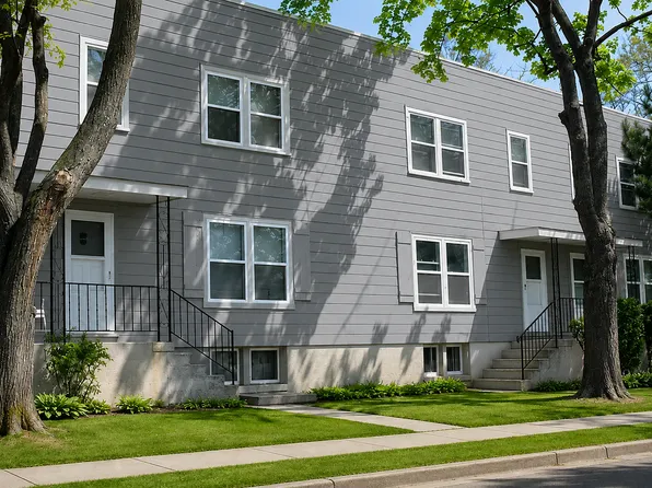 518 Douglas Ave, Waukegan, IL 60085