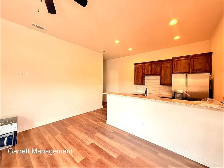 207 N Ridge St — Photo 4