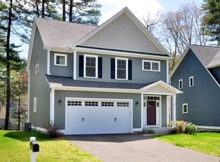 28 Hendricks Ln, Simsbury, CT 06070