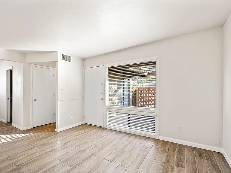 Park Town Homes — Photo 6