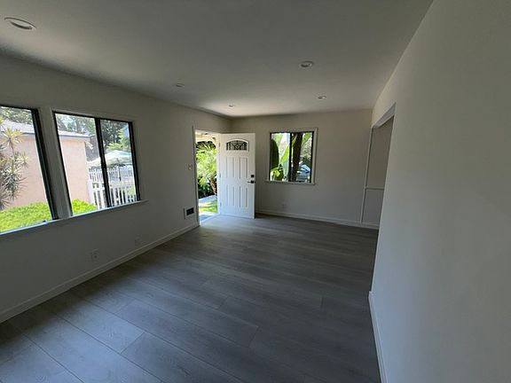 4th image of 428 N Lomita St #428