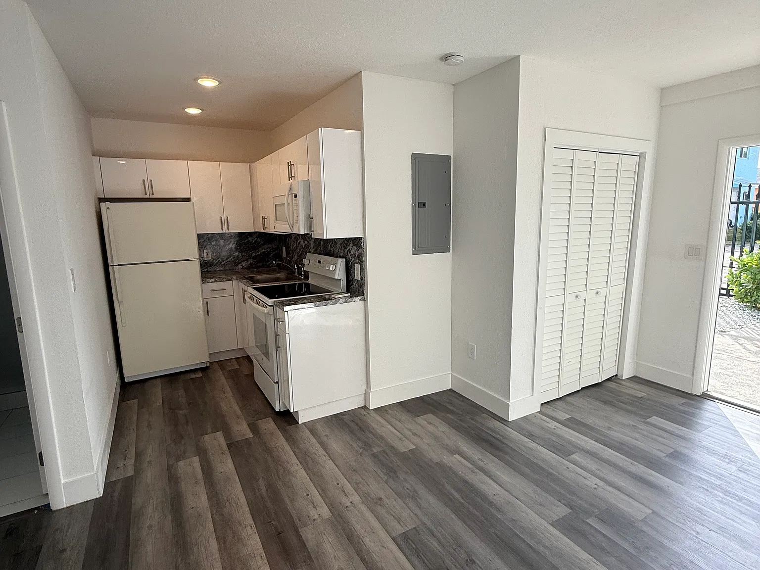 1301 NW 77th St — Photo 3