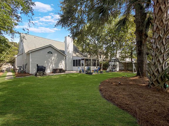 3rd image of 2085 Country Manor Dr