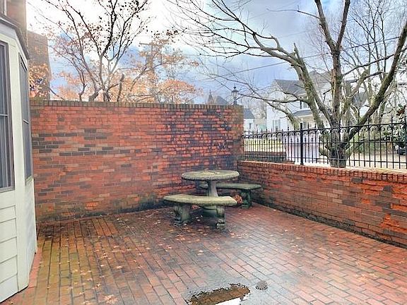 4th image of 229 S Collins St APT 5