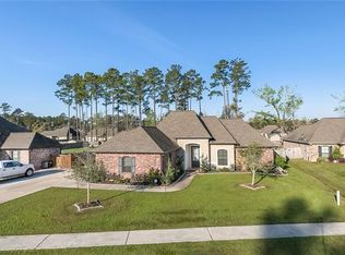 221 Grand Oaks Dr, Madisonville, LA 70447
