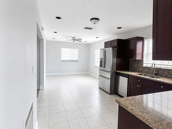 5th image of 21441 Crozier Ave