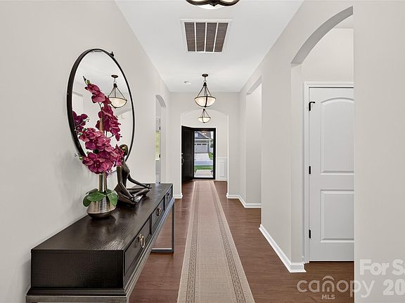 4th image of 115 Jana Dr