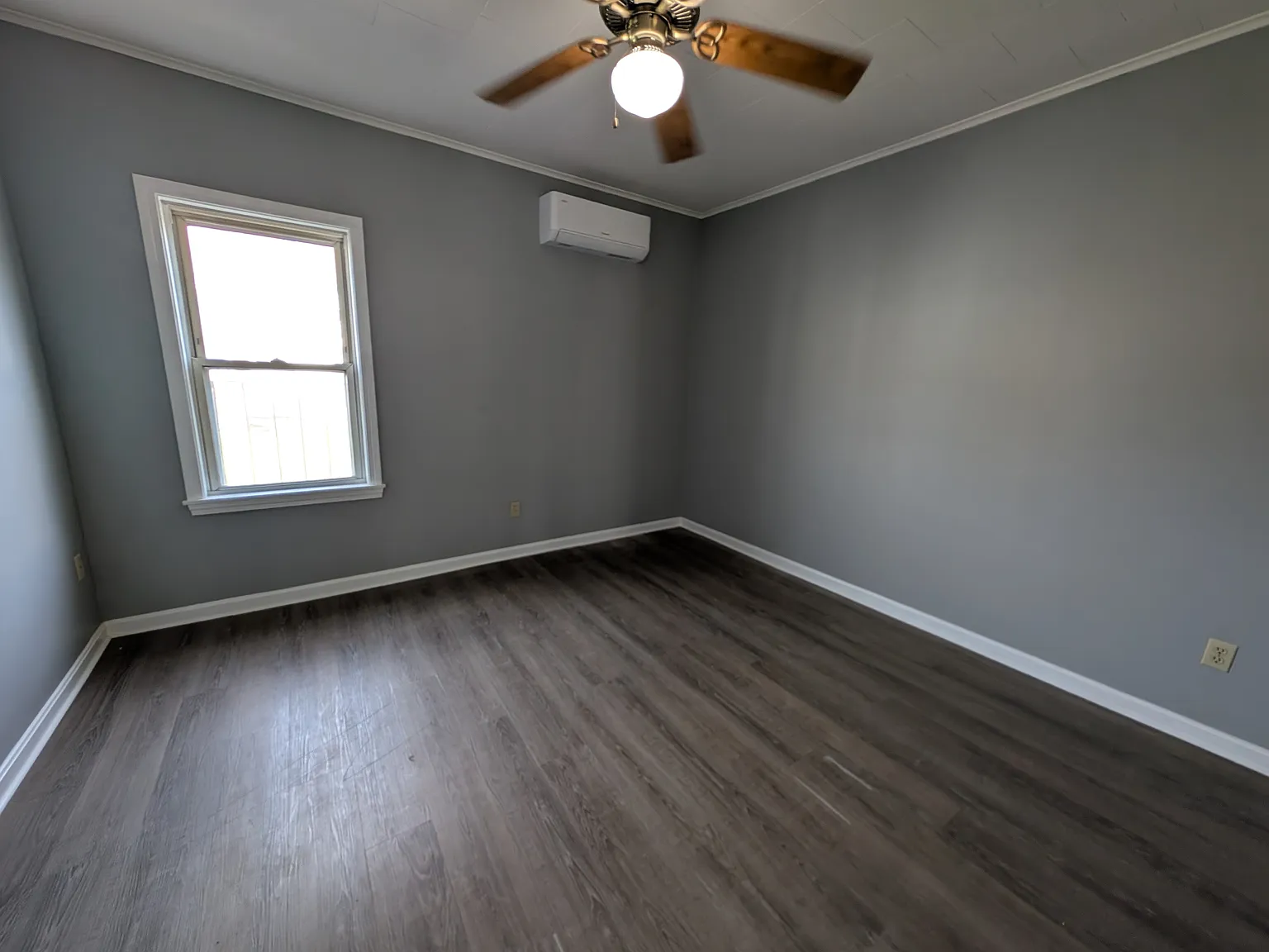 3 bed, 1000 sqft, $1,900 — Photo 3