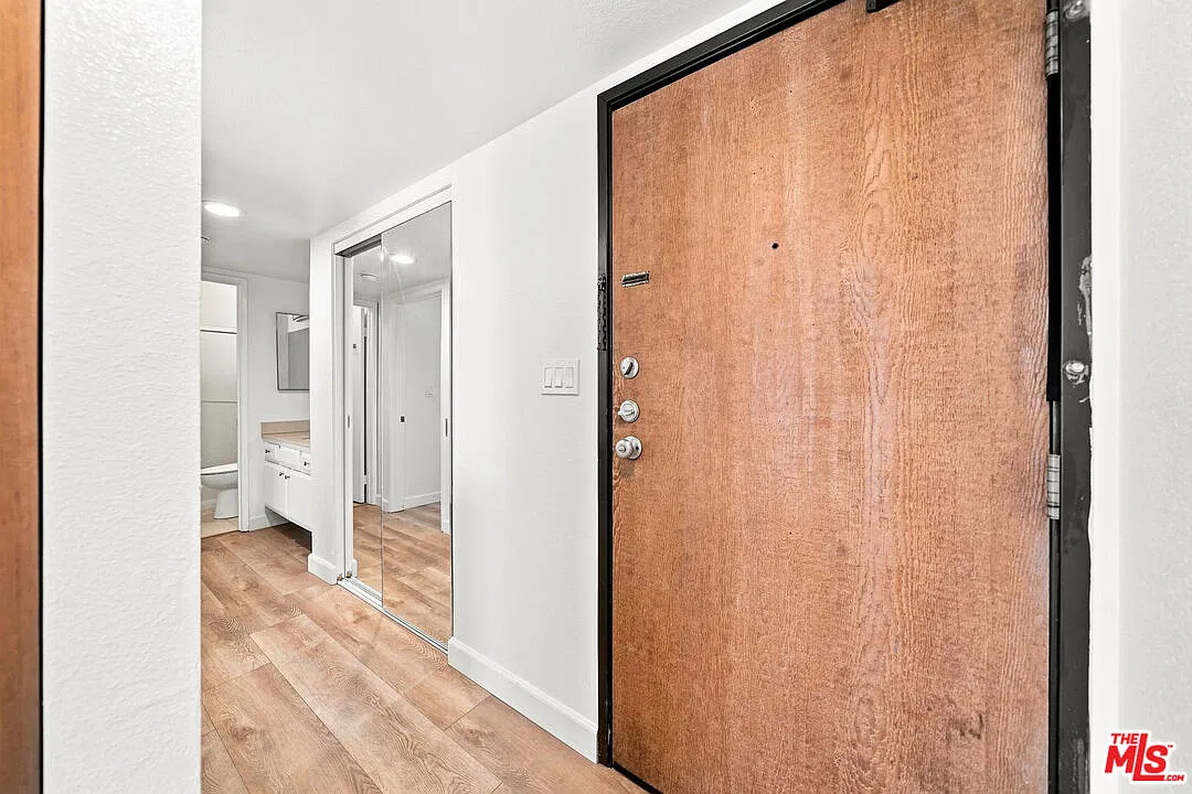 1 bed, 1.0 bath, 617 sqft, $1,950 — Photo 2