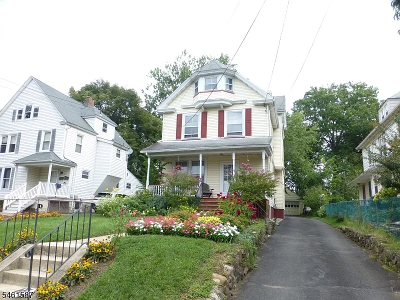 521 Summit Ave