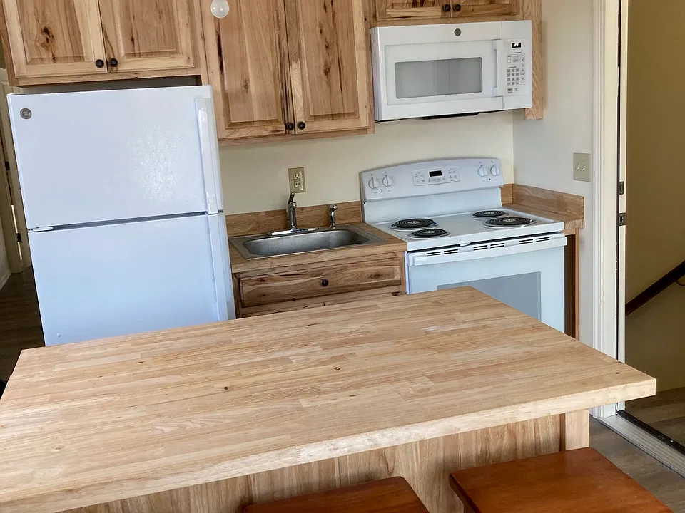 Kitchen. Door into the apartment on right side.