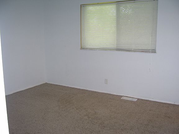 4th image of 927 Broadhead Ln