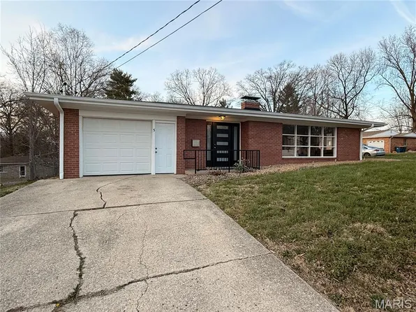 5 Rock Hill Ct, Edwardsville, IL 62025