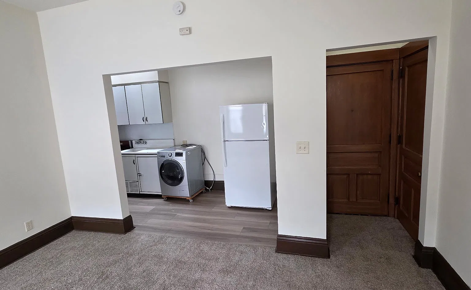 318 Brady Street - 5 — Photo 3