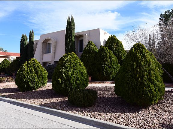 3rd image of 205 Whispering Sands Dr