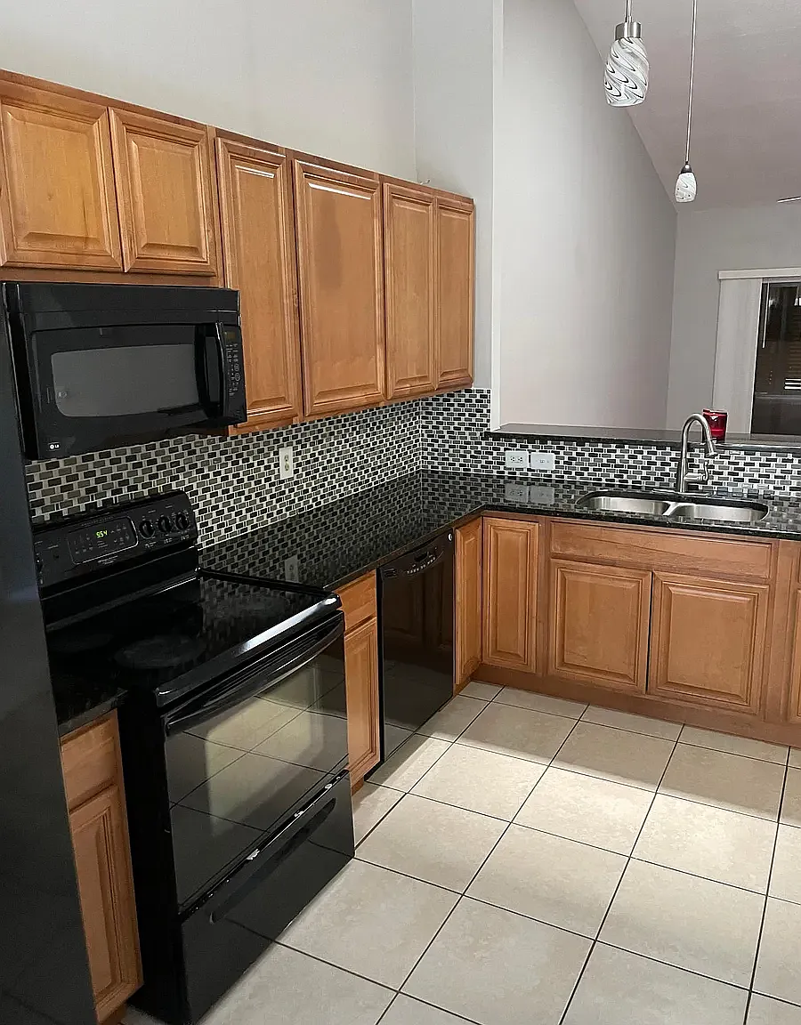 2 bed, 1014 sqft, $1,950 — Photo 2