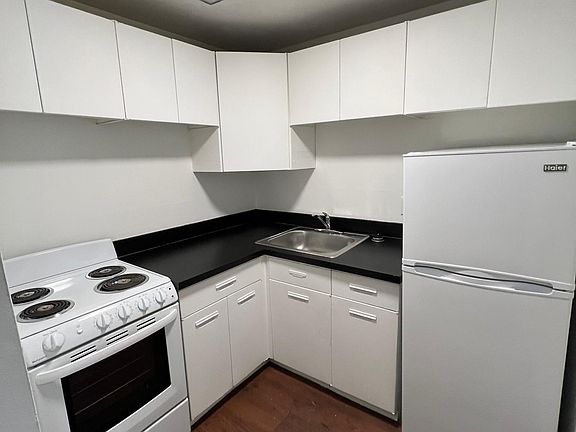 3rd image of 1383 W 114th St