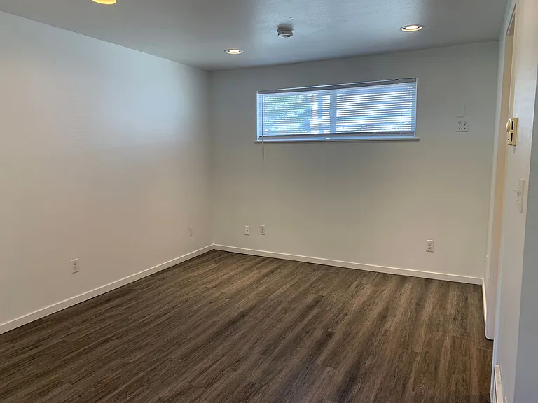 4048 2nd Ave NE — Photo 3