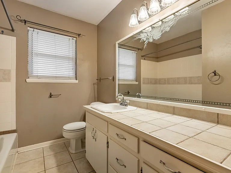 2108 Henderson Dr — Photo 8