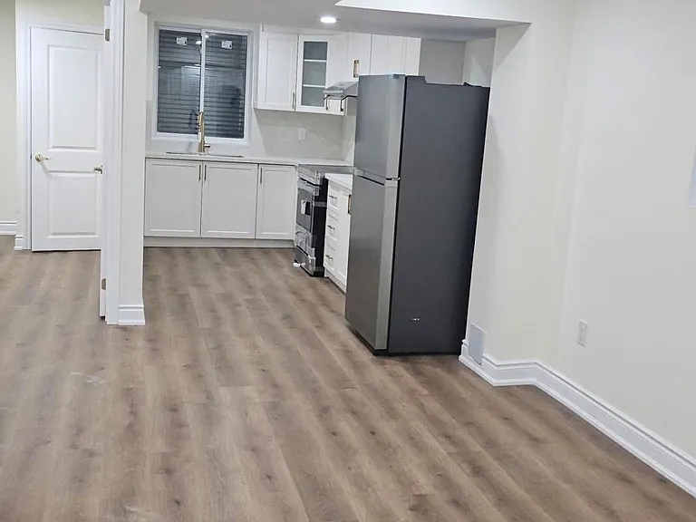 9 Vickery St E #BASEMENT — Photo 4