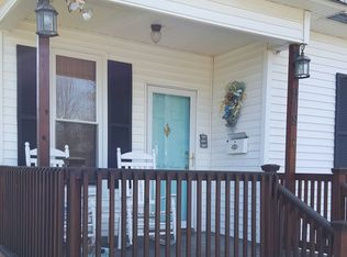 918 W England St, Taylorville, IL 62568