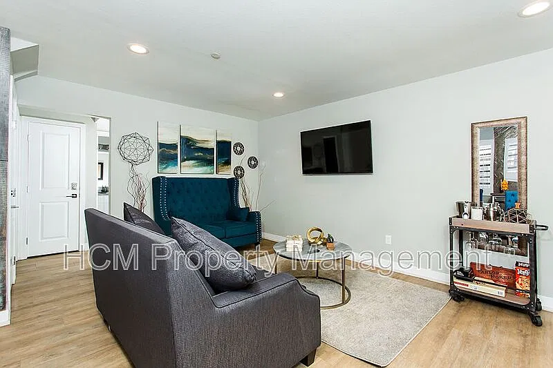 4 bed, 3.0 bath, 1700 sqft, $3,299 — Photo 3