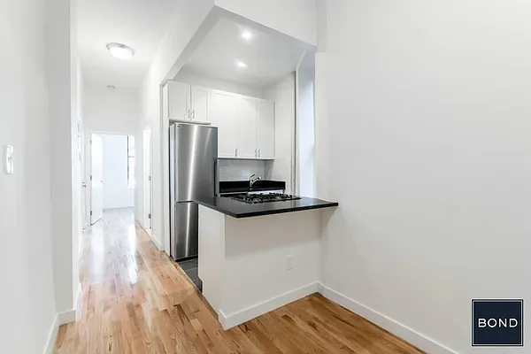 Rented by Bond New York | media 10