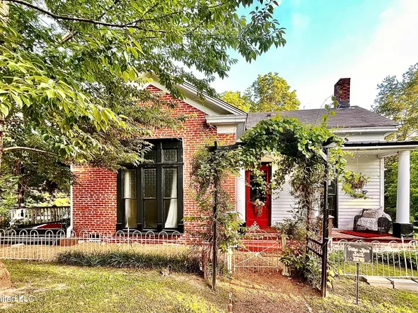 435 E College Ave, Holly Springs, MS 38635