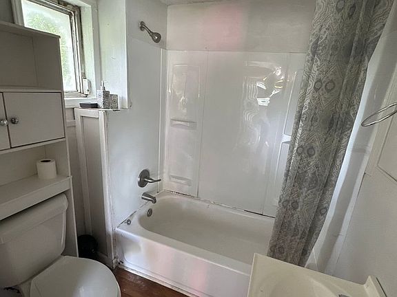 3rd image of 2809 Goble St #1/2