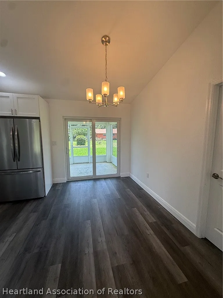 3 bed, 2.0 bath, 1600 sqft, $2,050 — Photo 3