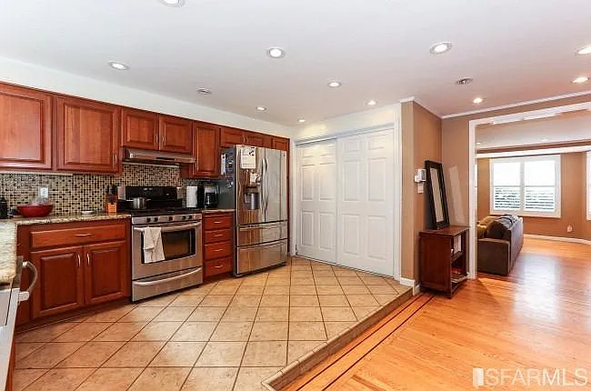 73 Naples St — Photo 9