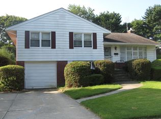 14 Flo Dr, Syosset, NY 11791