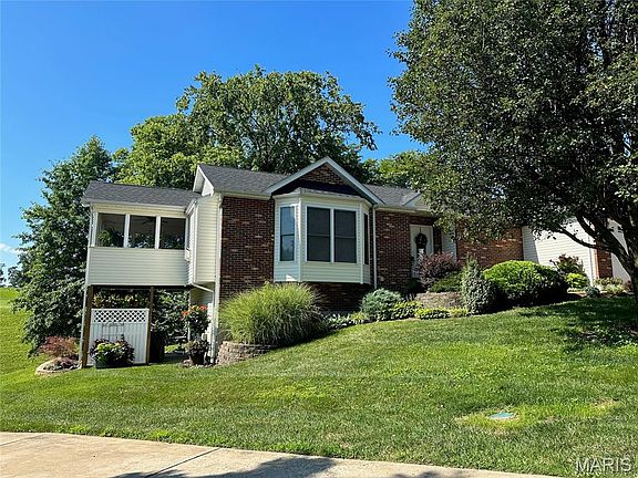2nd image of 1308 Apple Blossom Ln