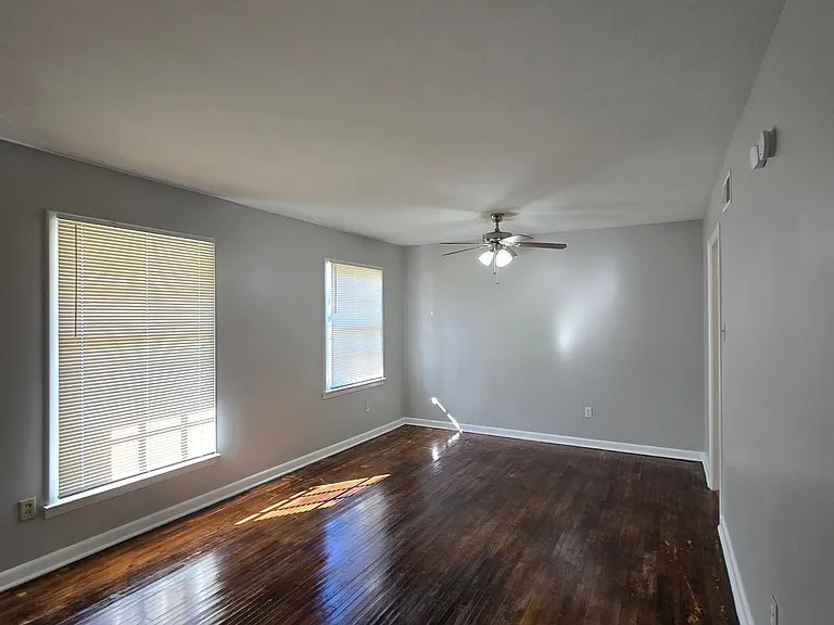 344 E Shelby Dr — Photo 3