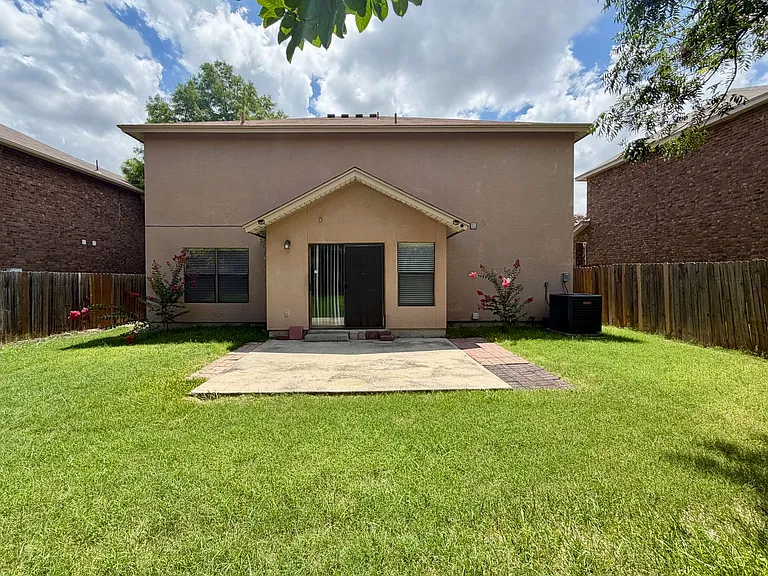 8143 Chestnut Manor Dr — Photo 32