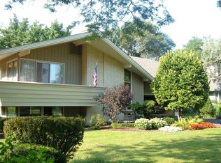 704 Burning Tree Ln, Naperville, IL 60563