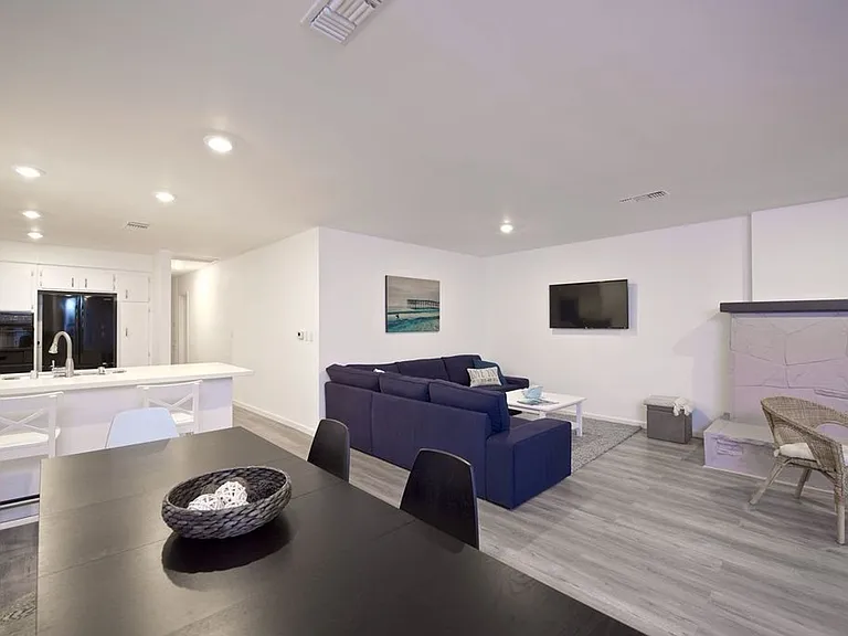 5210 Neptune Ave — Photo 5